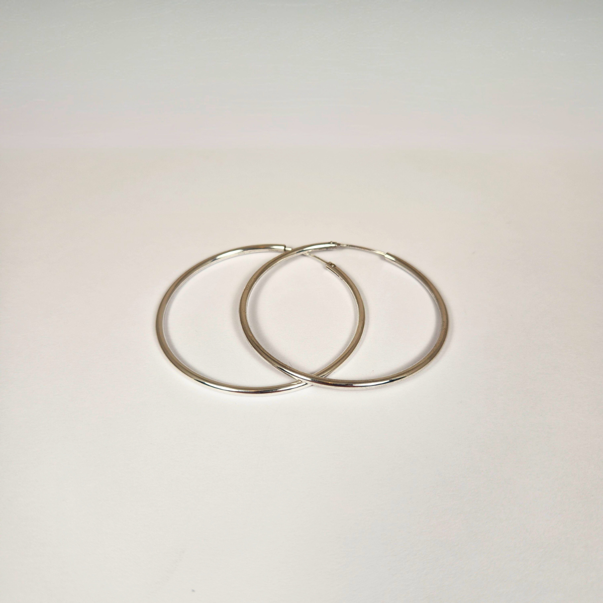 Aros Argollas Clásicas de Plata 925 – Diseño Delgado